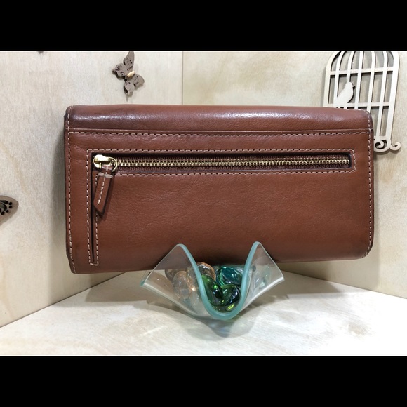 💎 Fossil Leather Clutch - Picture 3 of 12
